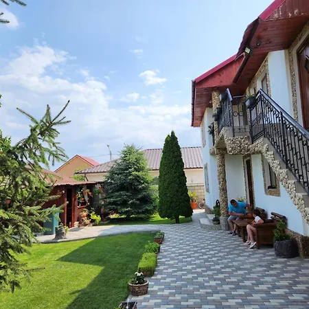 Гостевой дом Lacramioara Din *